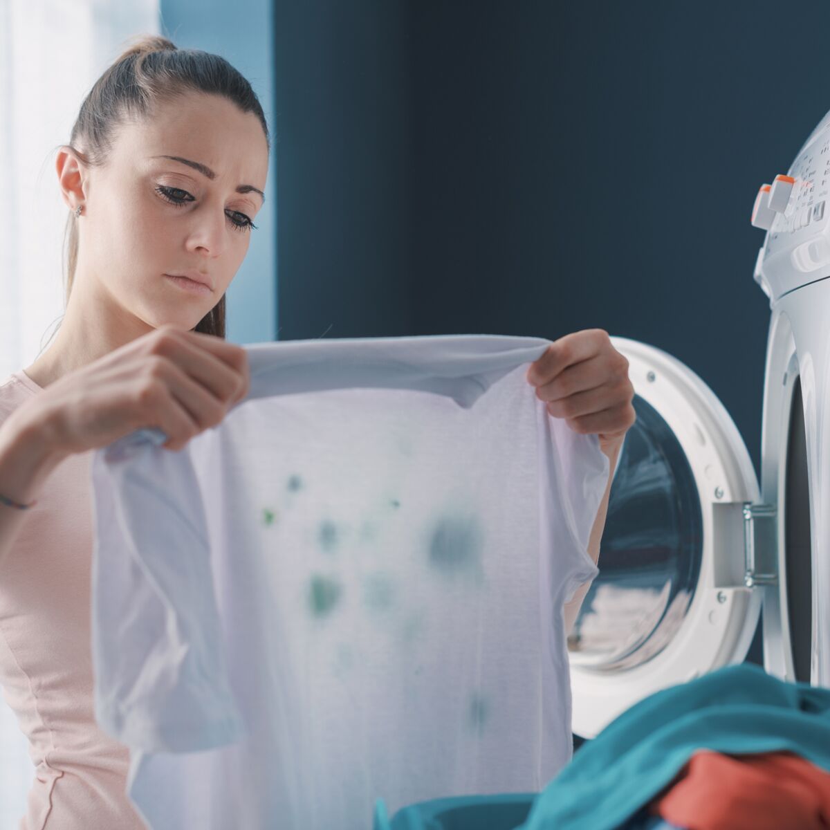 Comment éliminer l'électricité statique des vêtements dans la machine à  laver ?