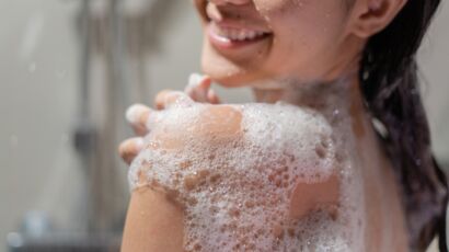 Voici le nombre de douches à prendre par semaine selon les dermatologues !