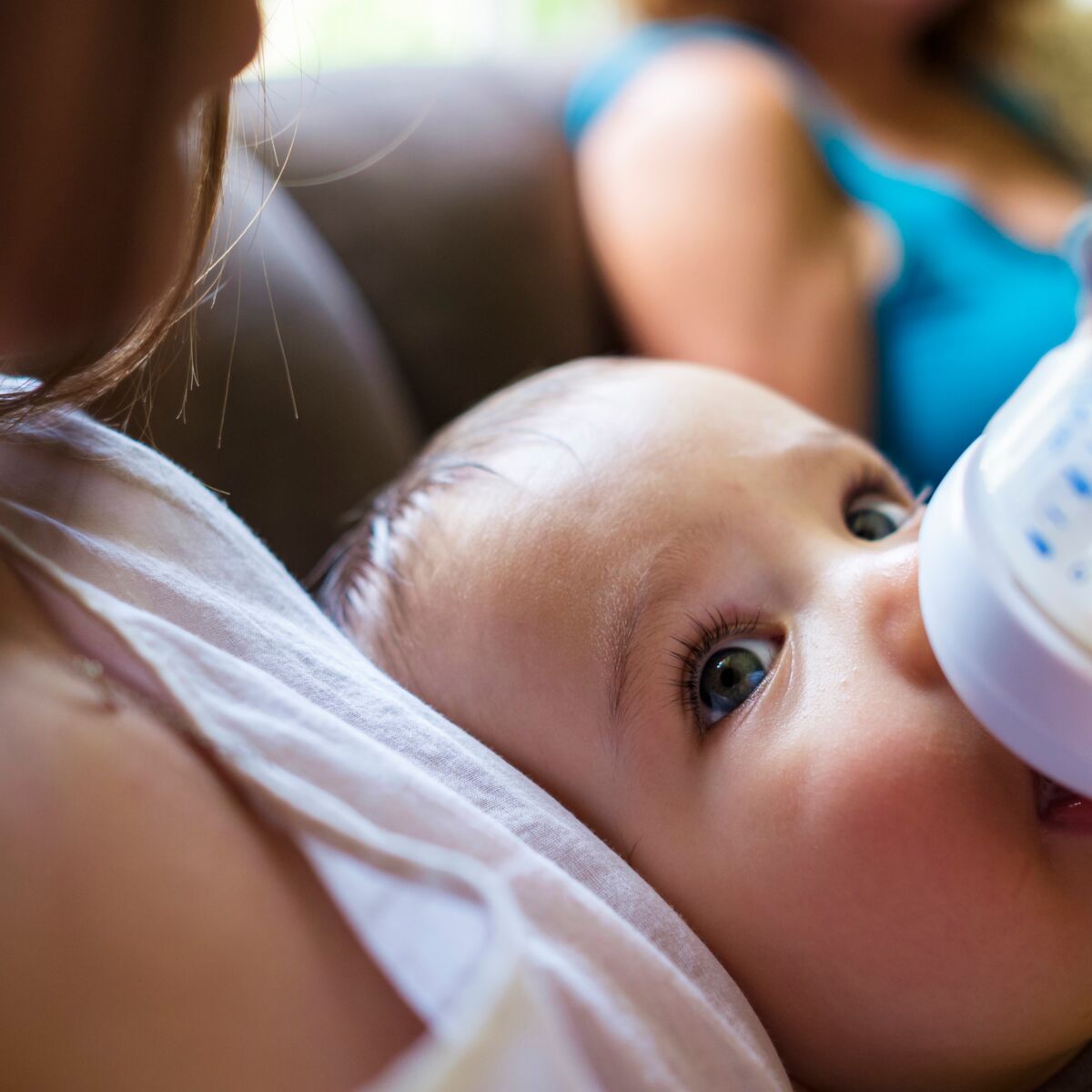 Épaississant de lait pour bébé : bonne ou mauvaise idée ? L'avis d