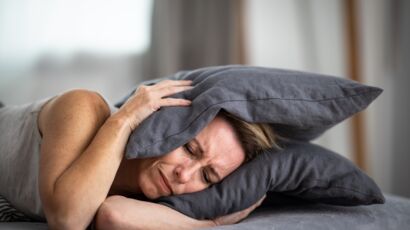 Bas de porte adhésif, boudin, joint en silicone… Toutes les solutions à  petit prix pour limiter les déperditions d'énergie : Femme Actuelle Le MAG