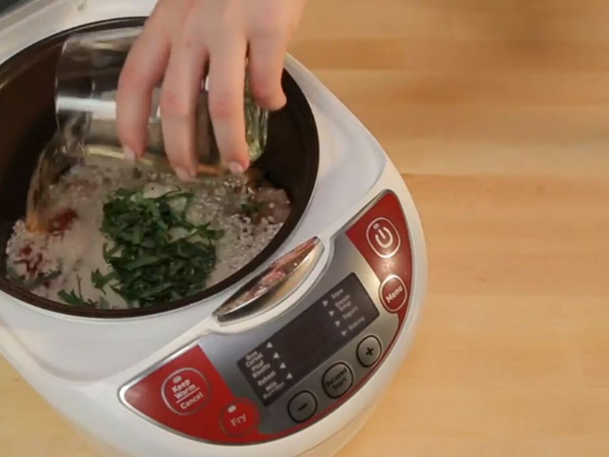 Ce multicuiseur Moulinex à moins de 120 euros chez  sera très utile  pour préparer rapidement vos repas : Femme Actuelle Le MAG