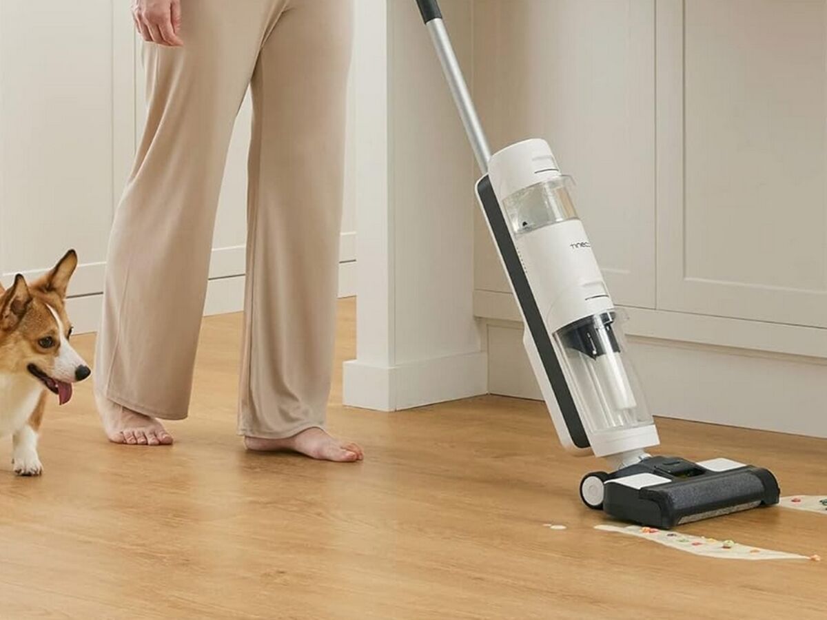 Cet aspirateur balai laveur Tineco vous permettra de nettoyer vos sols  simplement (et il est à prix canon chez ) : Femme Actuelle Le MAG