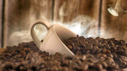 Notre avis sur la machine à café à grains De'Longhi Rivelia : et si deux  bacs valaient mieux qu'un ? : Femme Actuelle Le MAG