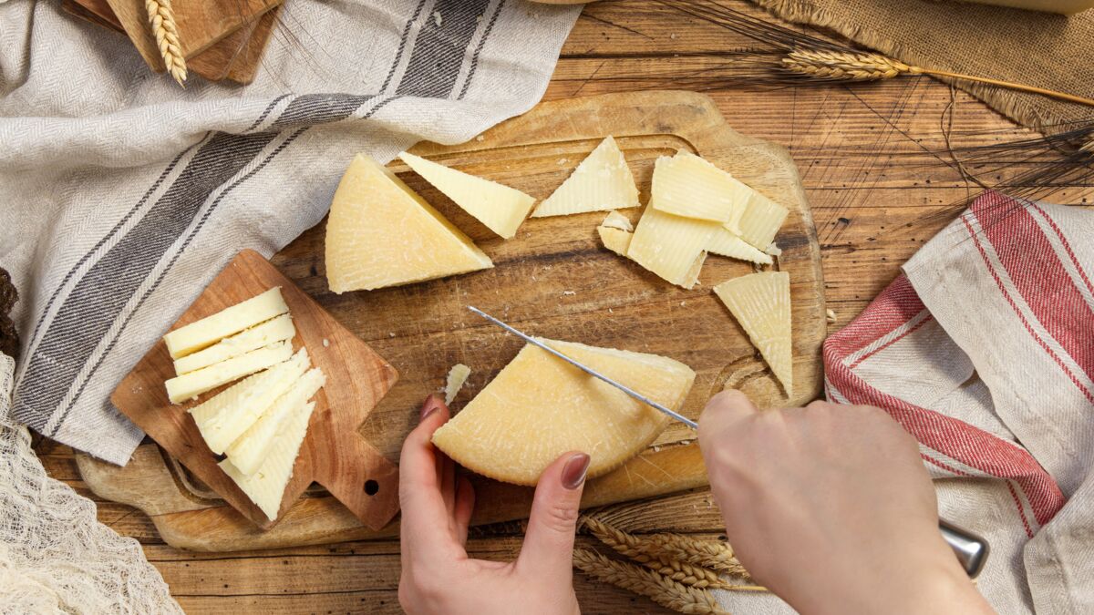 Comment découper les fromages ? : Femme Actuelle Le MAG