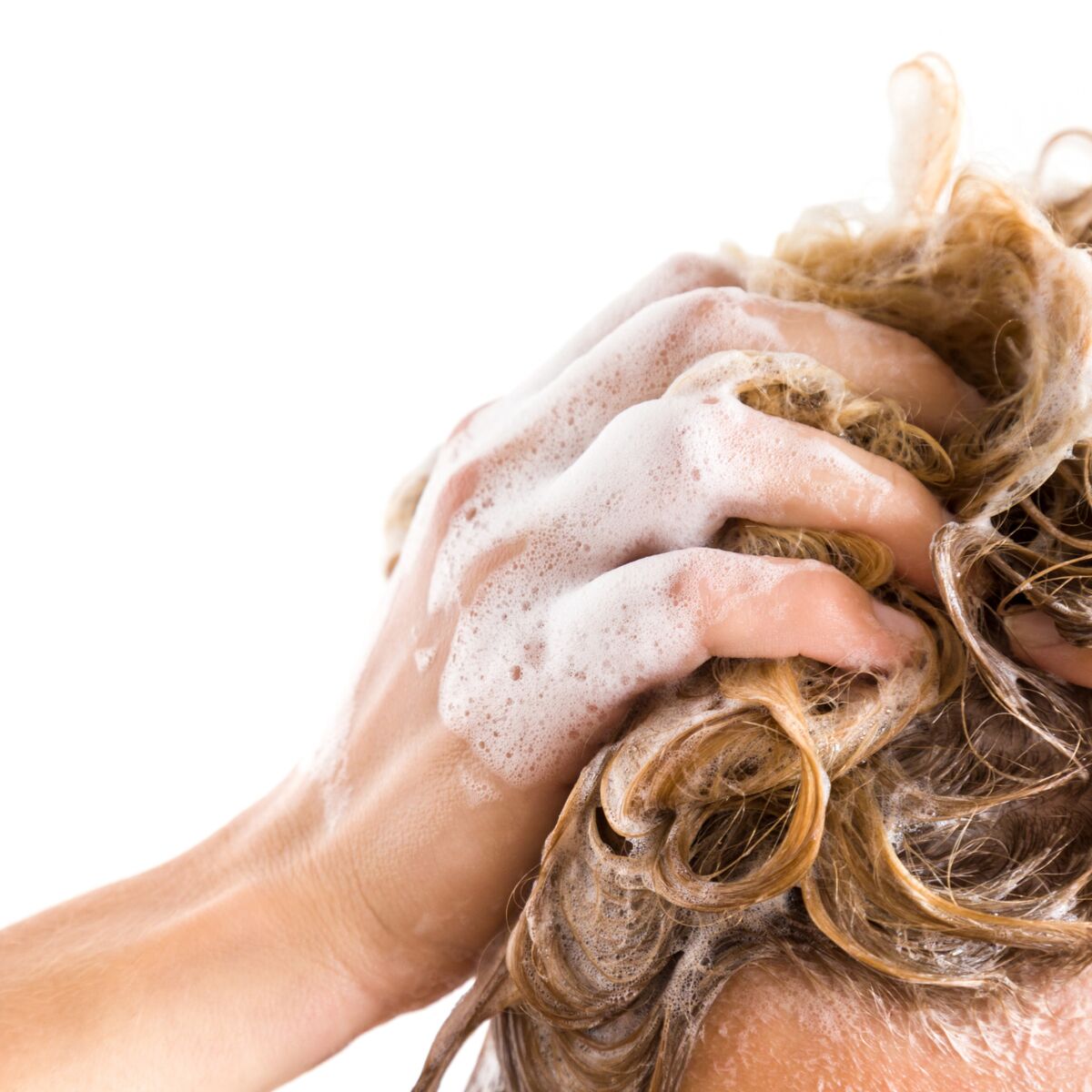 Cheveux : méfiez-vous de l'eau de votre douche ! - Cellaire