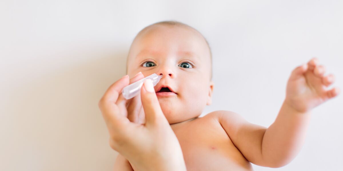 Moucher efficacement un bébé, DRP efficace, enfant enrhumé. Astuces.  Comment faire un lavage de nez? 