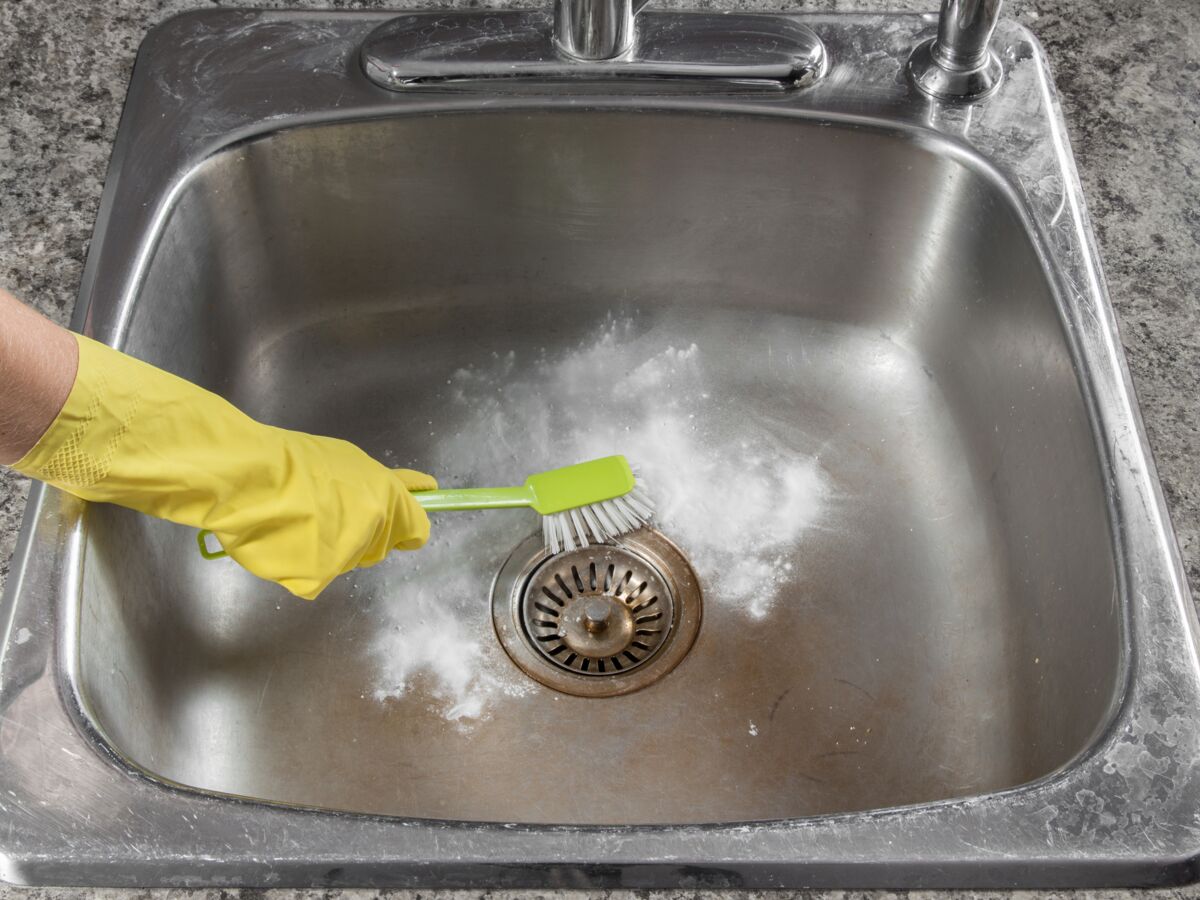 Comment nettoyer facilement à l'intérieur du siphon de l'évier ? : Femme  Actuelle Le MAG