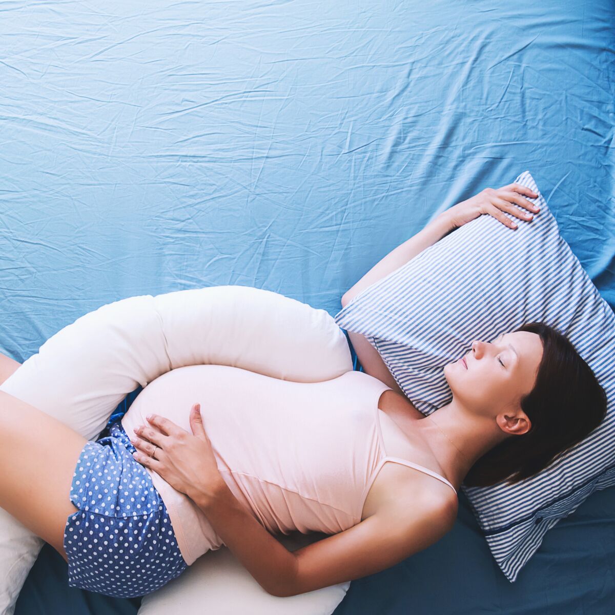 Coussin de grossesse : Avantages de l'utiliser par la femme enceinte !