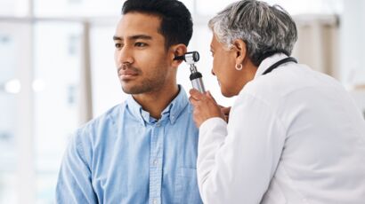 Oreille bouchée : causes et traitements : Femme Actuelle Le MAG