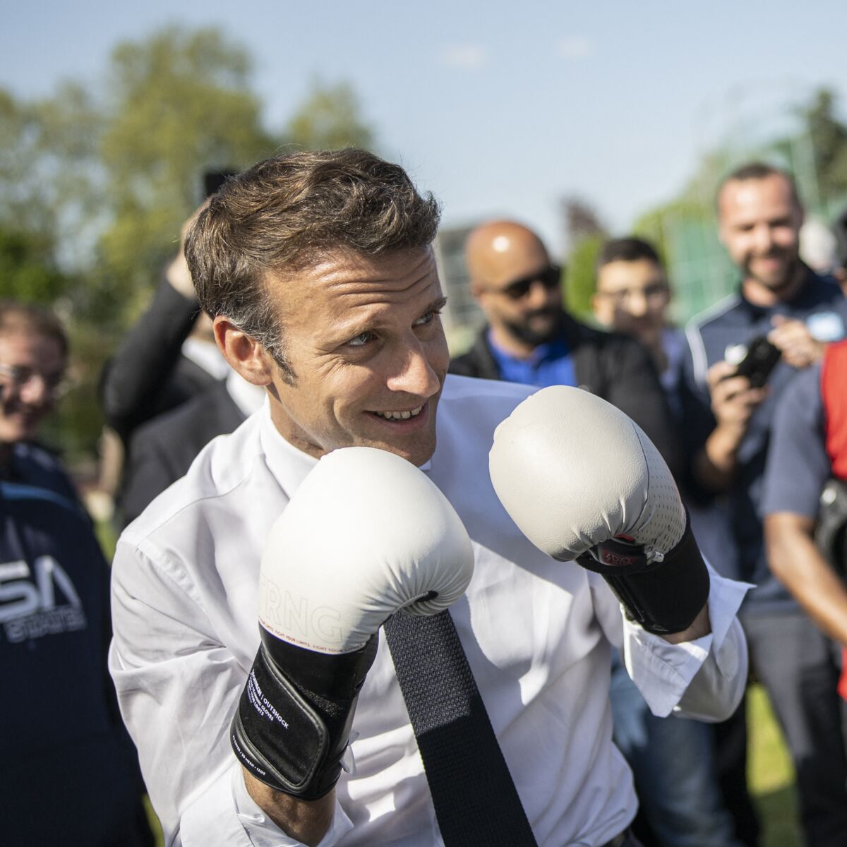 Emmanuel Macron gants de boxe et sac de frappe cette vid o qui