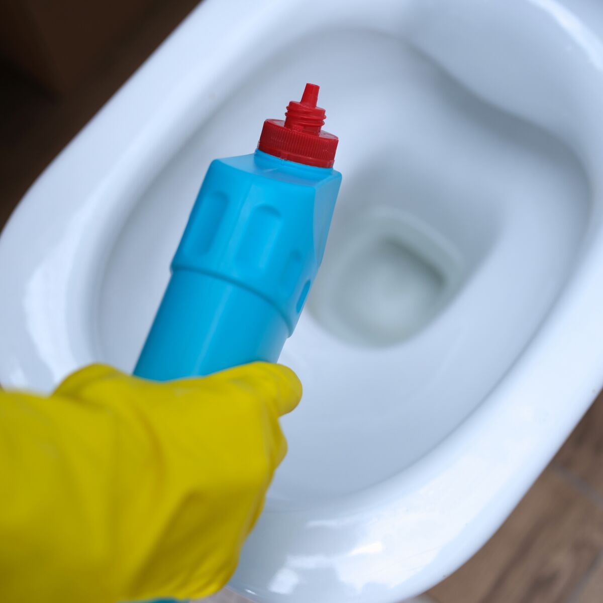 Acide chlorhydrique dans les WC : quelles précautions prendre ? : Femme  Actuelle Le MAG