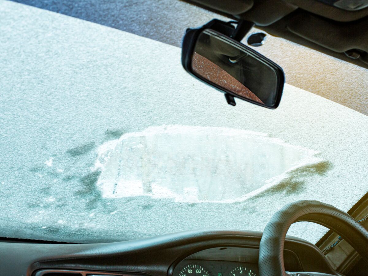 Trois conseils pour faire disparaître l'humidité de votre voiture