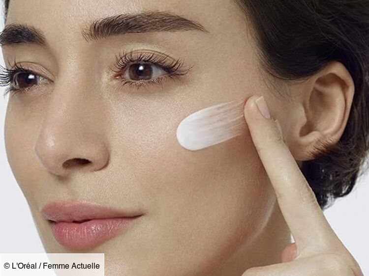 Cette crème visage enrichie en acide hyaluronique à moins de 13 euros  permettra d'hydrater, lisser et raffermir la peau : Femme Actuelle Le MAG