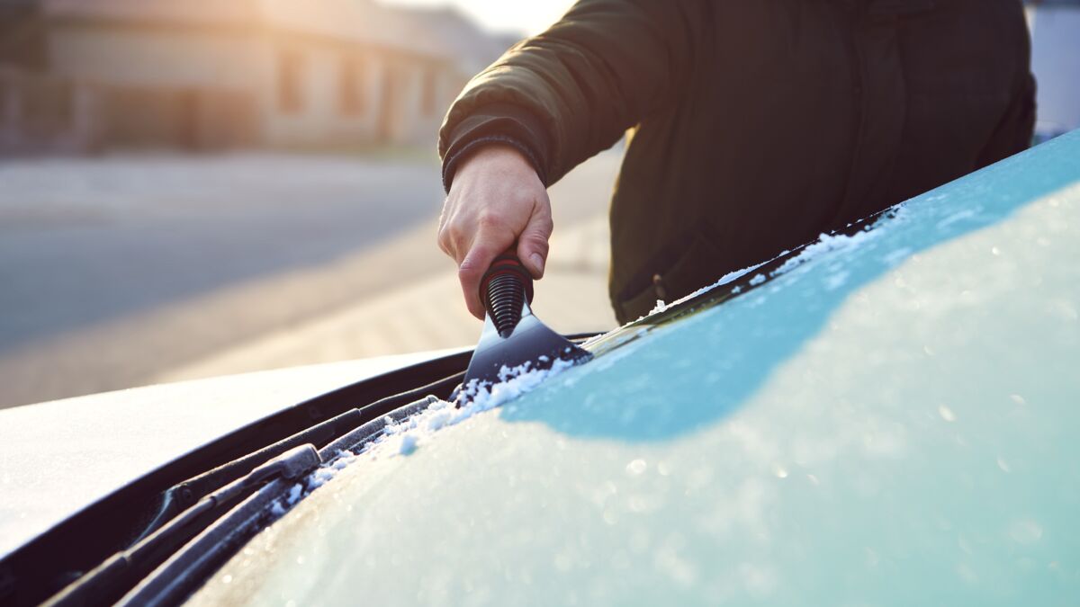 Pourquoi il ne faut pas démarrer une voiture thermique avec la