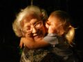 Enfants ou petits-enfants : de qui les grands-mères sont-elles le plus proches ? Une étude répond