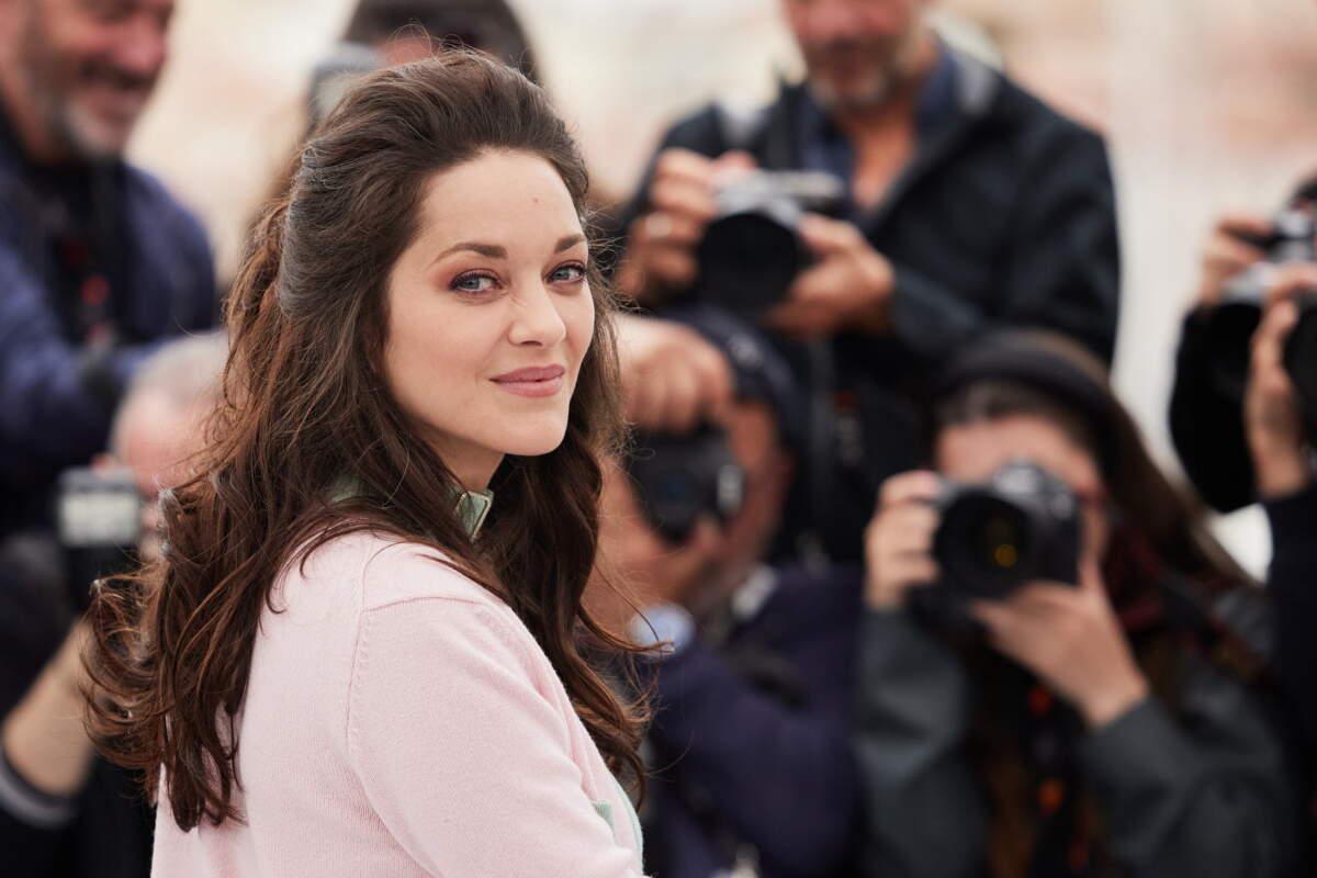 les-plus-beaux-looks-beaut-de-marion-cotillard-femme-actuelle