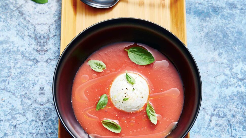 Soupe de tomates coeur de boeuf glacées et burrata