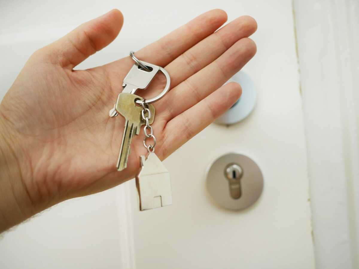 Le propriétaire d'un logement peut-il garder les clés quand il le loue ?