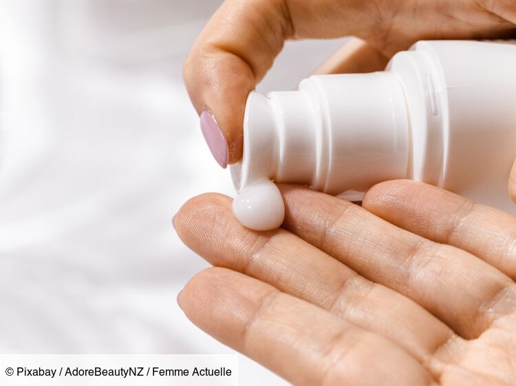 Faut-il appliquer sa crème hydratante sur peau sèche ou peau humide pour éviter les tiraillements ?