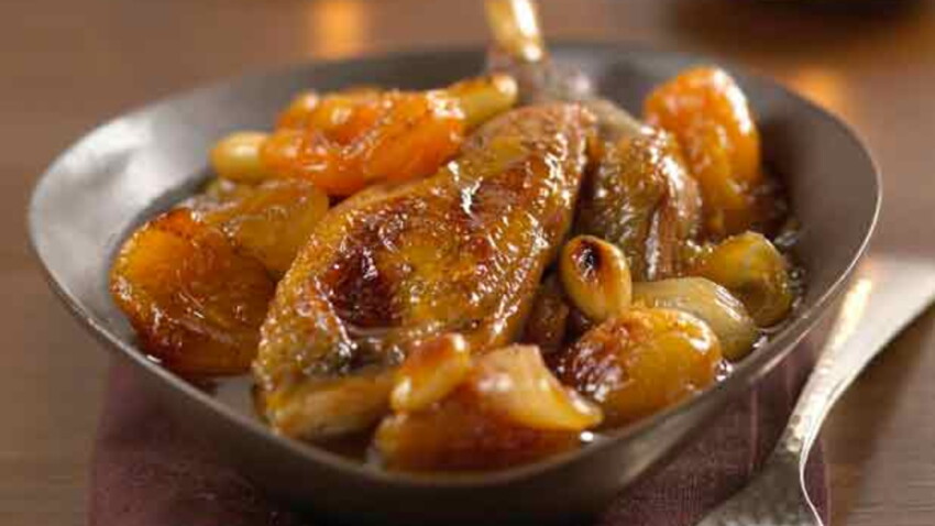 Cocotte de chapon de pintade fermière des Landes aux abricots secs et
