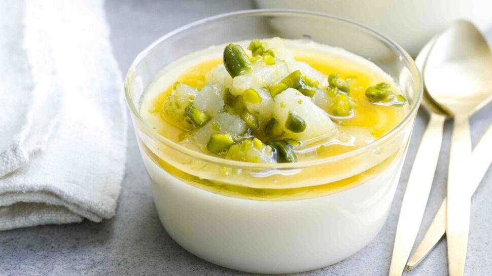 Panna cotta au lait d’amande et poires au miel de lavande