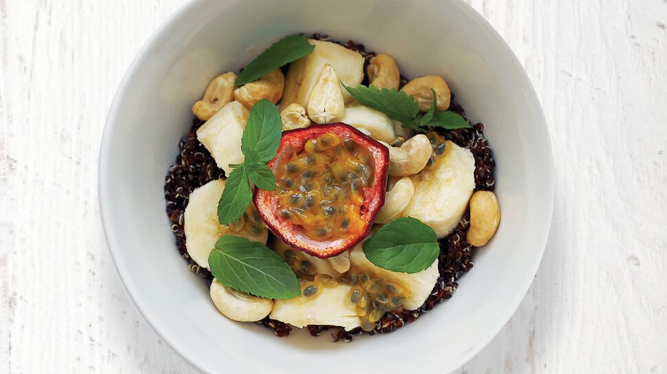 Bol vitaminé : Fruit de la passion, banane, quinoa et noix de cajou