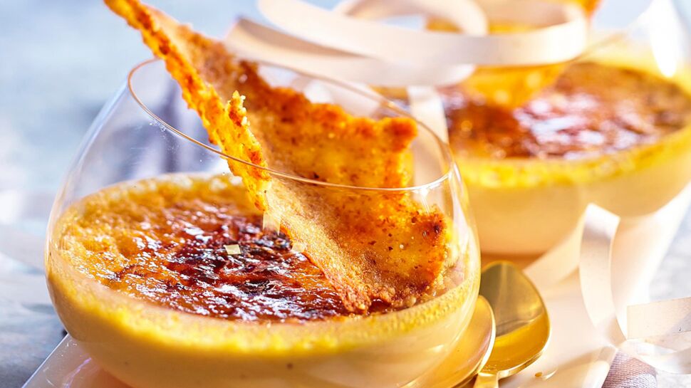 Crèmes brûlées au foie gras et tuiles aux noix
