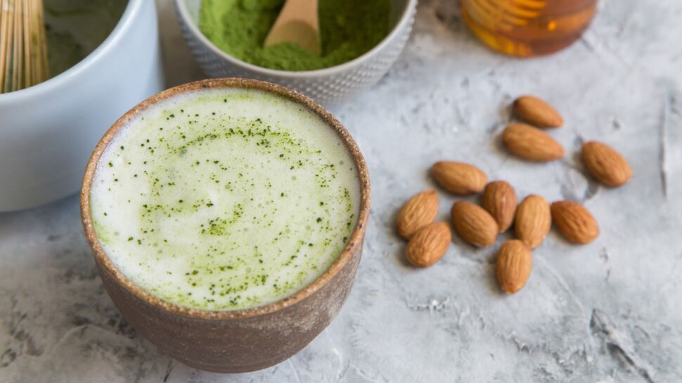 Lait d'amande matcha latte