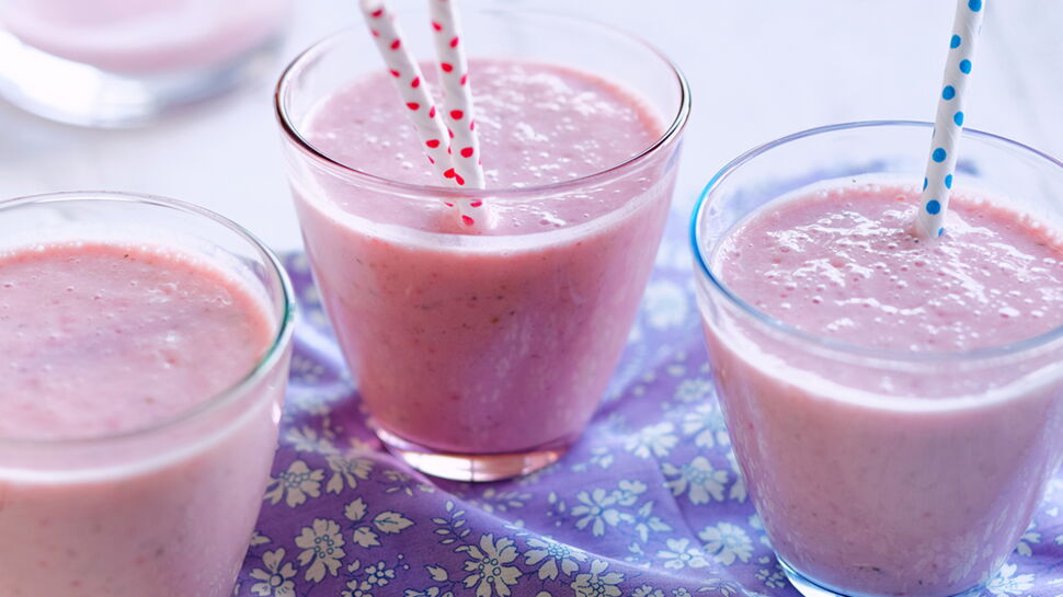 Smoothies banane, fraise et menthe