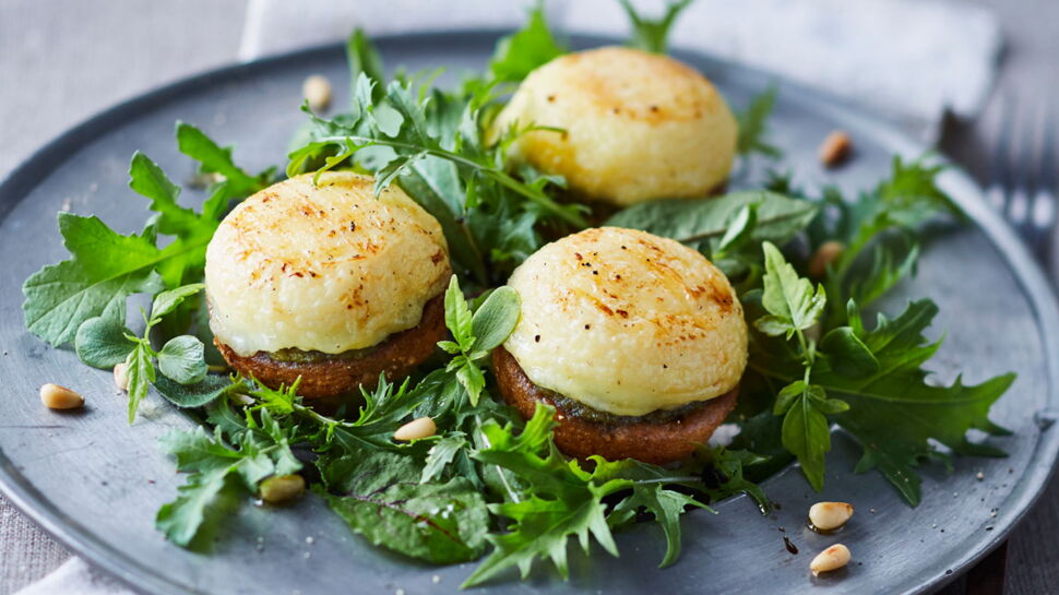 Croquants de chèvre chaud sur pesto de roquette