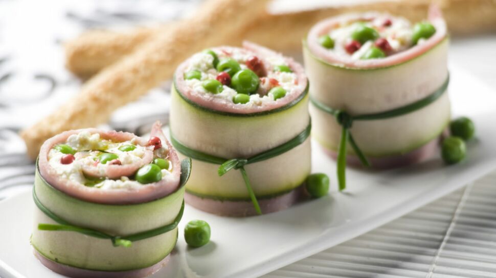 Roulés de courgettes au jambon, fromage frais et pois croquants