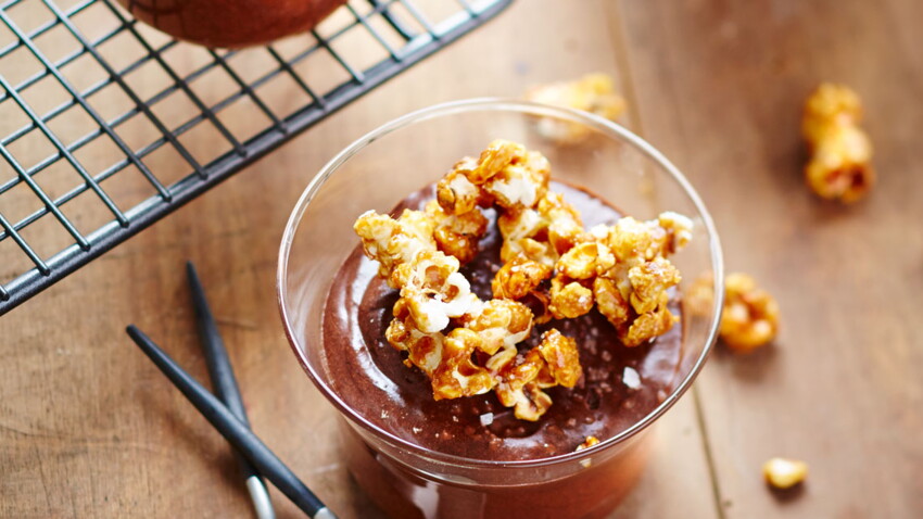 Verrines de mousse au chocolat et ses pop-corns caramélisés à la fleur