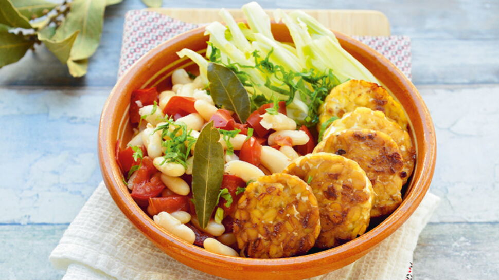 Haricots à la tomate et au fenouil et tempeh fumé