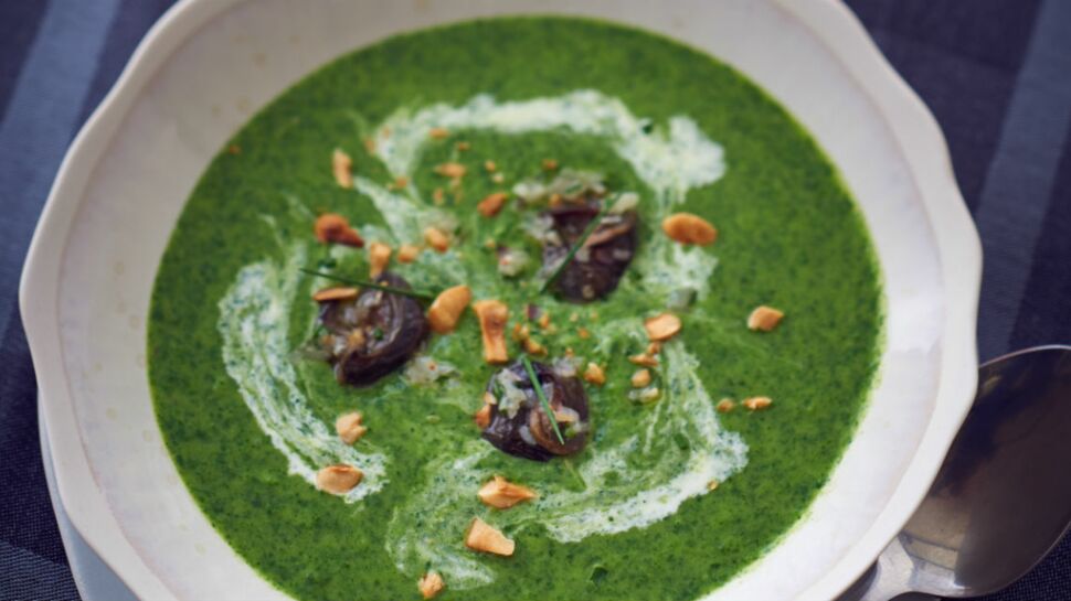 Velouté de cresson aux escargots et noisettes torréfiées