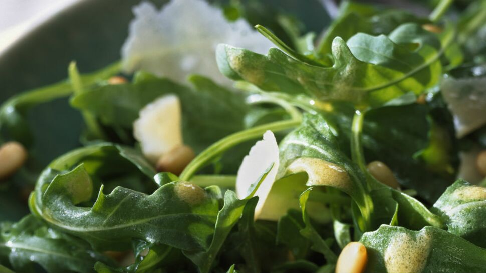 Salade de roquette au parmesan et pignons