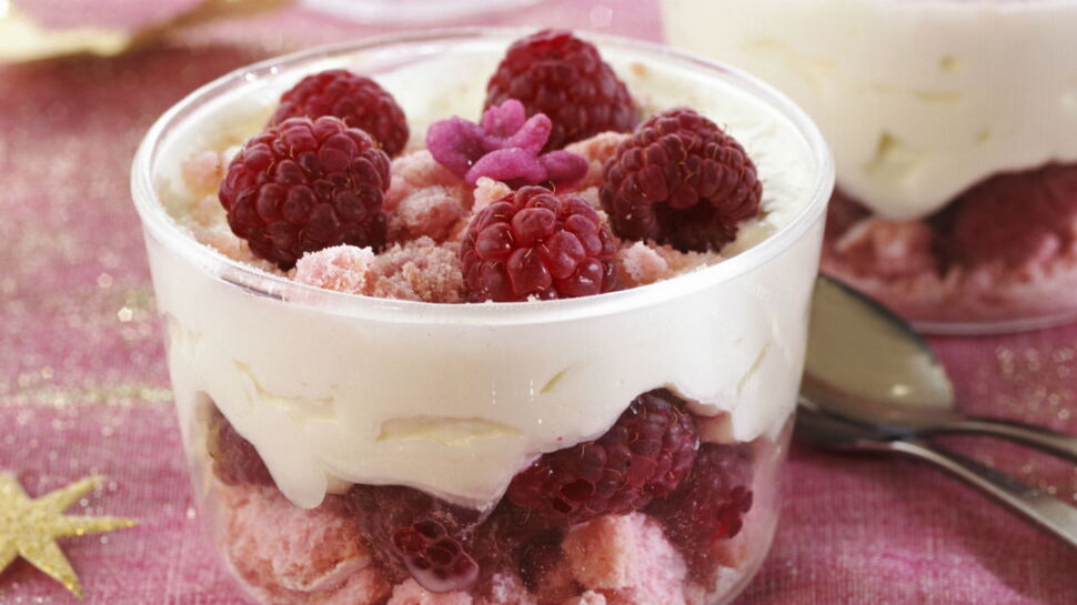 Gâteau mousse de mascarpone, framboises et biscuits roses de Reims