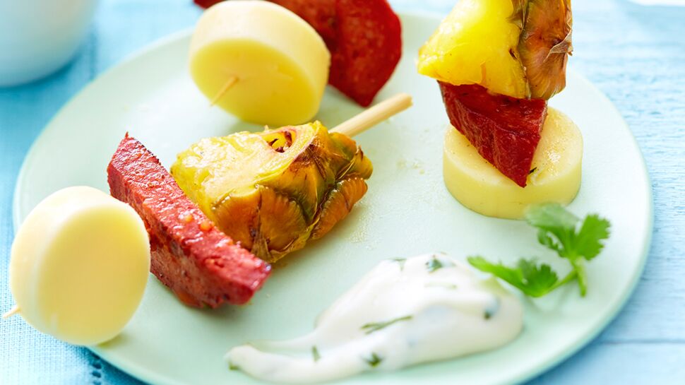 Mini brochettes au vacherin, chorizo et ananas