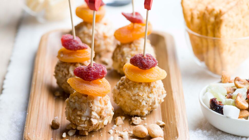 Boulettes de chèvre panées aux cacahuètes en brochettes