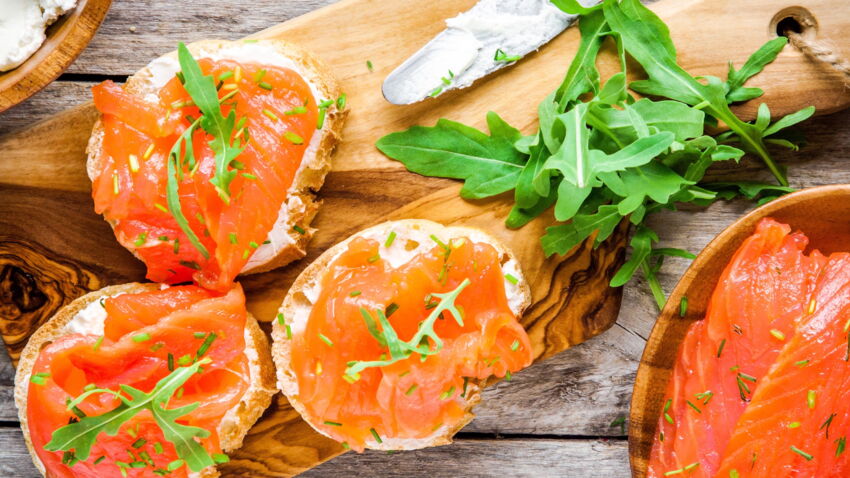 Toast saumon fromage frais facile et rapide : découvrez les recettes de