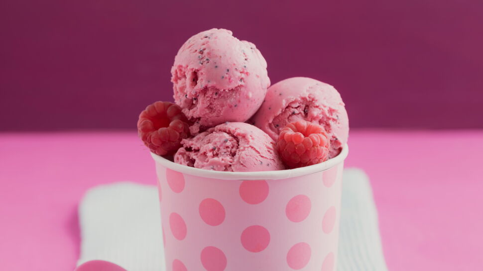 Glace yaourt et framboises