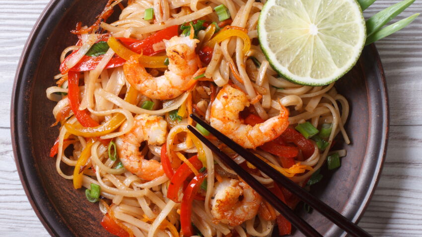 Nouilles de riz aux légumes et crevettes facile et rapide : découvrez