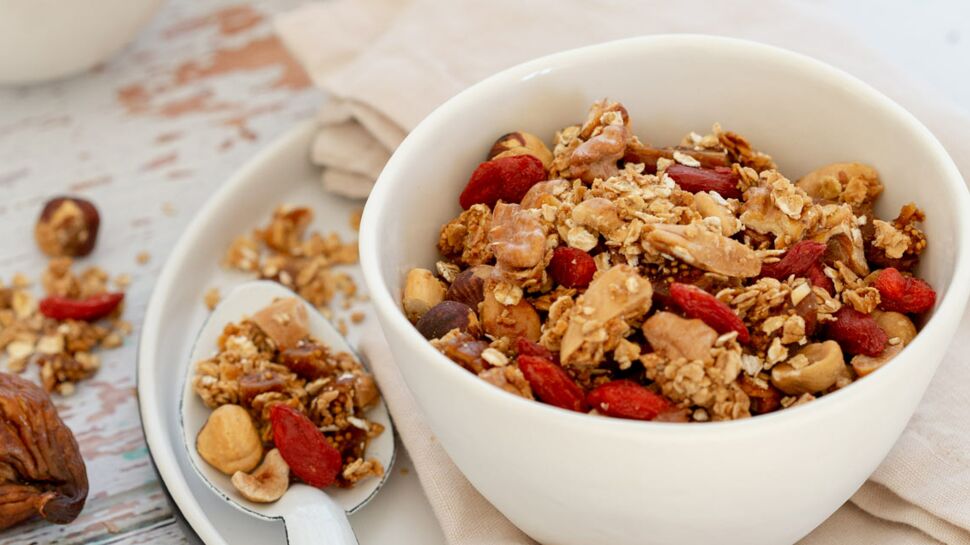 Granola fruits secs, figues et baies de goji