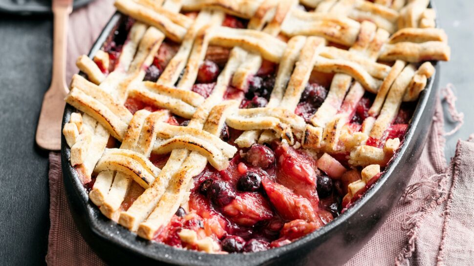 Pie aux pommes, rhubarbe et fruits rouges