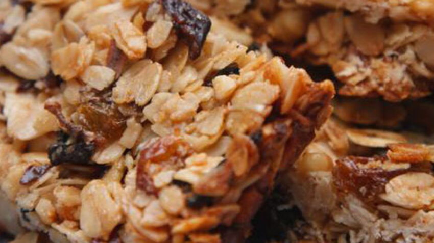 Barres de céréales aux flocons d’avoine et à la banane facile et rapide