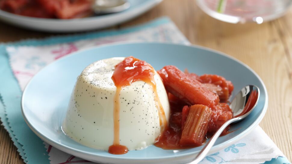 Panna cotta à la compote de rhubarbe