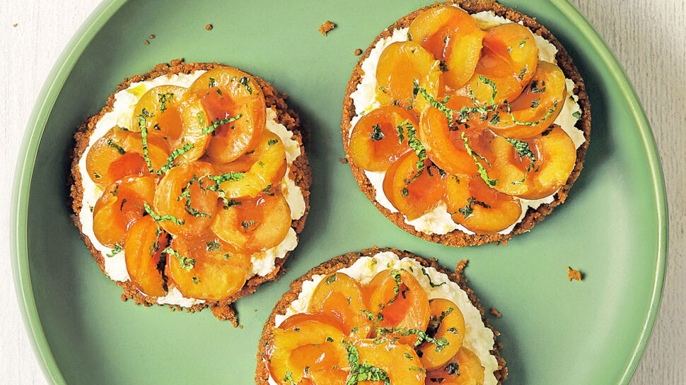 Tartelettes de mirabelles de Lorraine sans four, au beurre de menthe, brousse & spéculoos