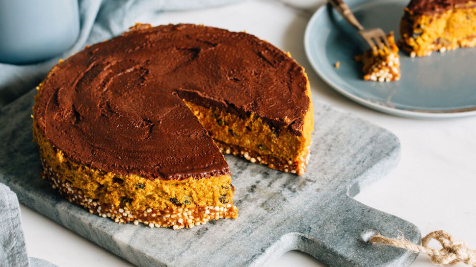 Gâteau vegan au curcuma et à la noix de coco