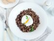 "Tous en cuisine" : la recette de la salade de lentilles à la cannelle et œuf mollet de Cyril Lignac