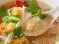 Soupe thaï de perles du Japon, légumes et lait de coco