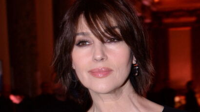 Monica Bellucci seins nus sous une veste métallisée : elle ressort un